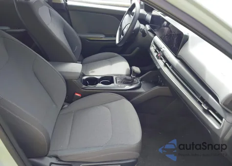 2025 Kia K4 Lxs z USA, uszkodzony, nr VIN 3KPFT4DE7SE070653